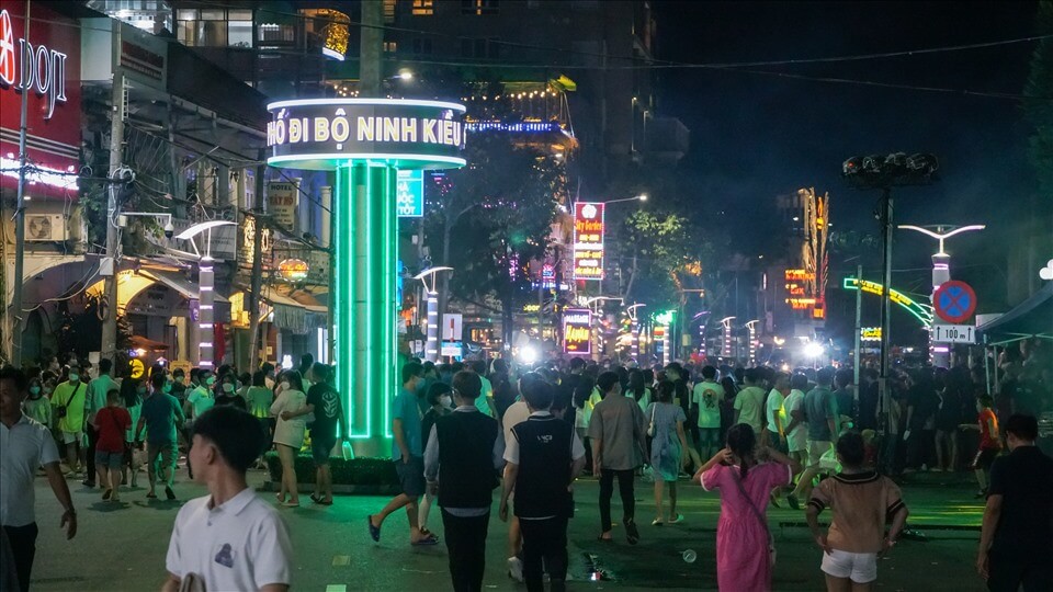 Phố đi bộ Ninh Kiều