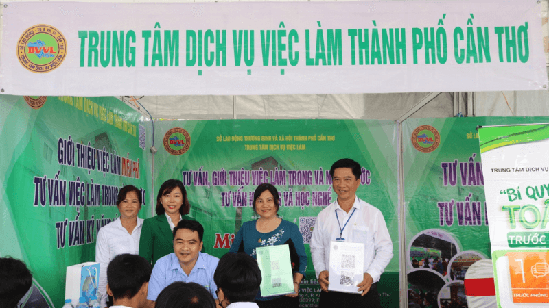 Trung tâm dịch vụ việc làm Cần Thơ tại ngày hội du lịch sinh thái Phong Điền